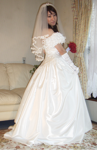 スモッキング刺繍のウェディングドレス