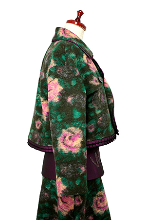 婦人服オーダーでは、立体裁断と、美しい縫製のテクニックを使って、お客様が作りたいデザインを形にすることが出来るスーツ