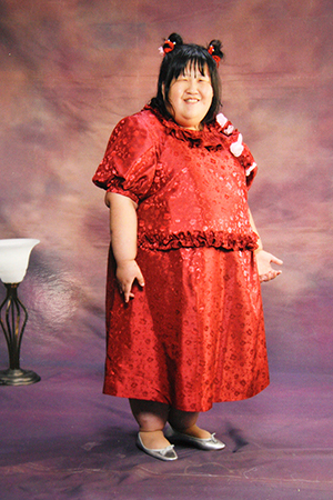 立体裁断の技術でどんな体型のお客様にも、お似合いになるお色やデザインでお仕立てする、オーダーメイドの赤いドレス