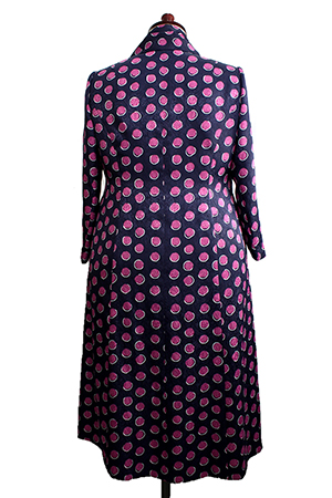 ジャケットに合わせて2着のワンピースのお仕立て。共布で作ったショールをおつけして、エレガントで美しく