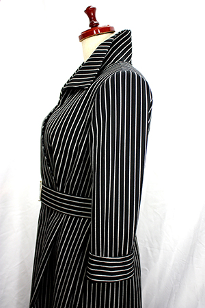 シルエットがこのように綺麗なワンピースが出来るようになるためには、立体裁断のテクニックがいっぱい詰まっている