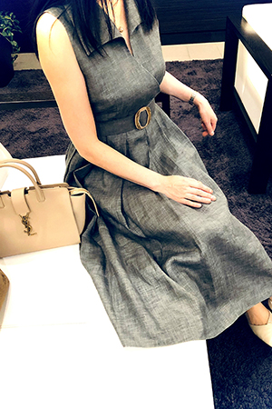 縫製教室・洋裁教室では、仮縫いをして体型に合わせ、素材にあった縫い方・デザインを指導して出来上がったワンピース