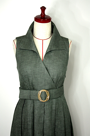 立体裁断では、心地よく着用することが出来る、袖ぐり、胸まわりの繊細なフィット感を出すことが出来る