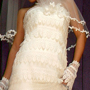 スカラップレースウェディングドレス