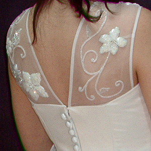 ハンド刺繍のウェデイングドレス