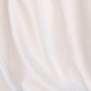 札幌立体裁断教室、美しい光沢とドレープのウェディングドレス