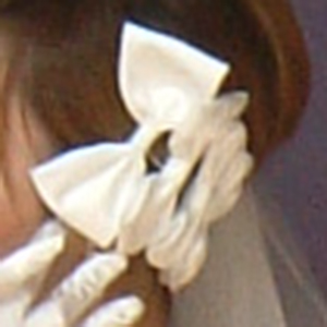 リボンをつけたウェディングヘッドドレス