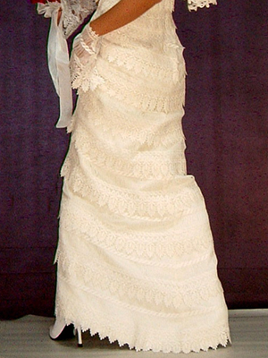 丁寧にくせとりするテクニックがふんだんに使われている、スカラップレースのマリエは、クチュールオーダーならでは