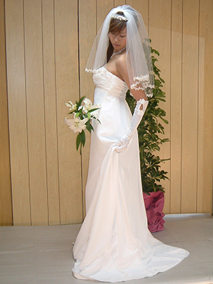 立体裁断の技術を生かしたジョセフィーヌラインのウェディングドレス