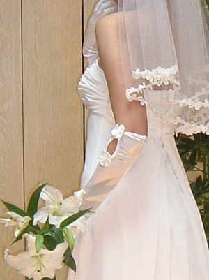 立体裁断がもっとも得意とする、ラインの美しさを表現する技術で作り上げたウェディングドレス