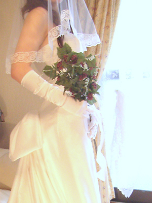 ウェストの細く見える立体裁断ウェディングドレス